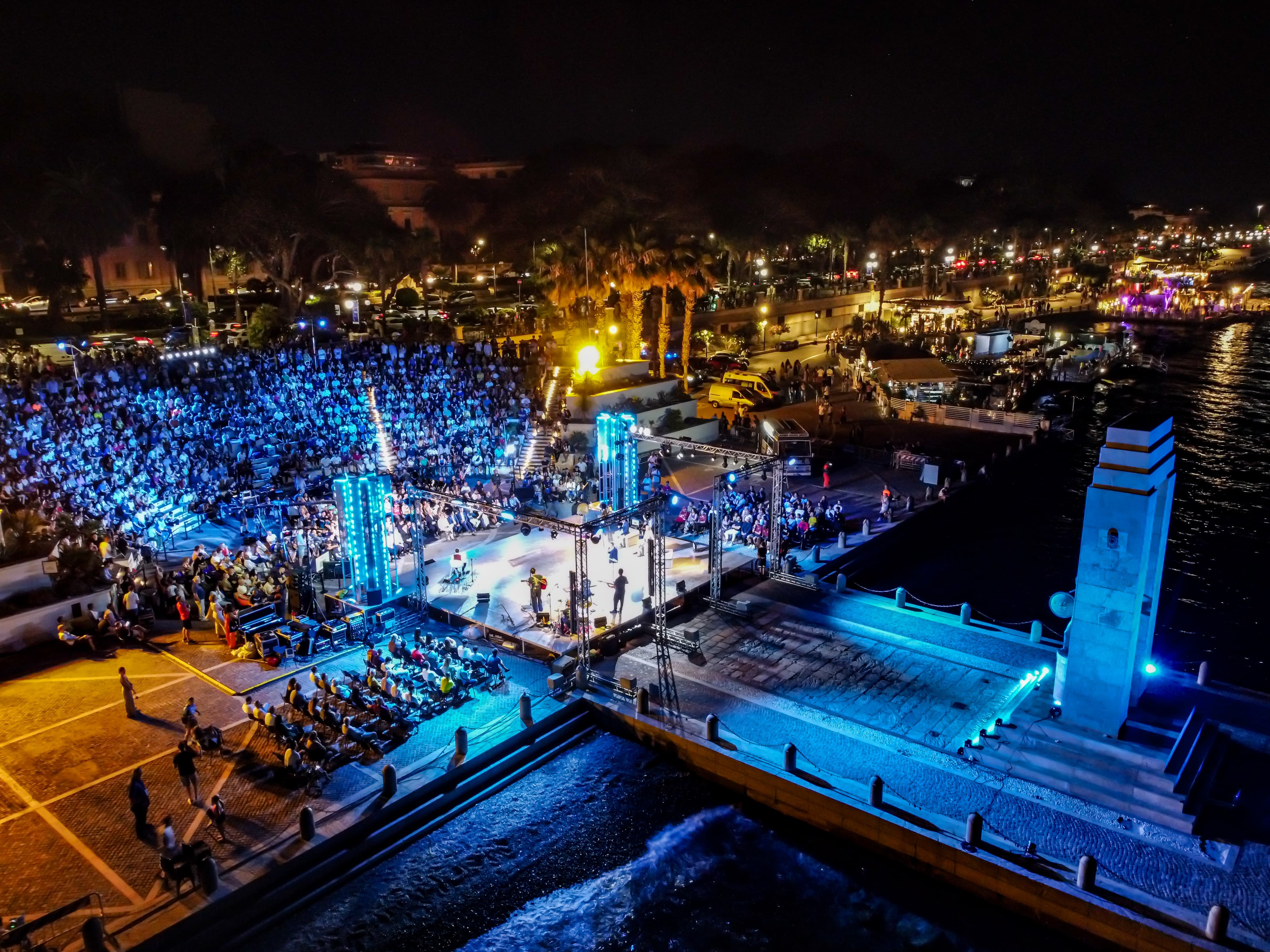 Immagine di copertina per Sky Calciomercato - L\'originale lascia ancora il segno: in migliaia all\'Arena dello Stretto per salutare la trasmissione sportiva pi amata dagli italiani