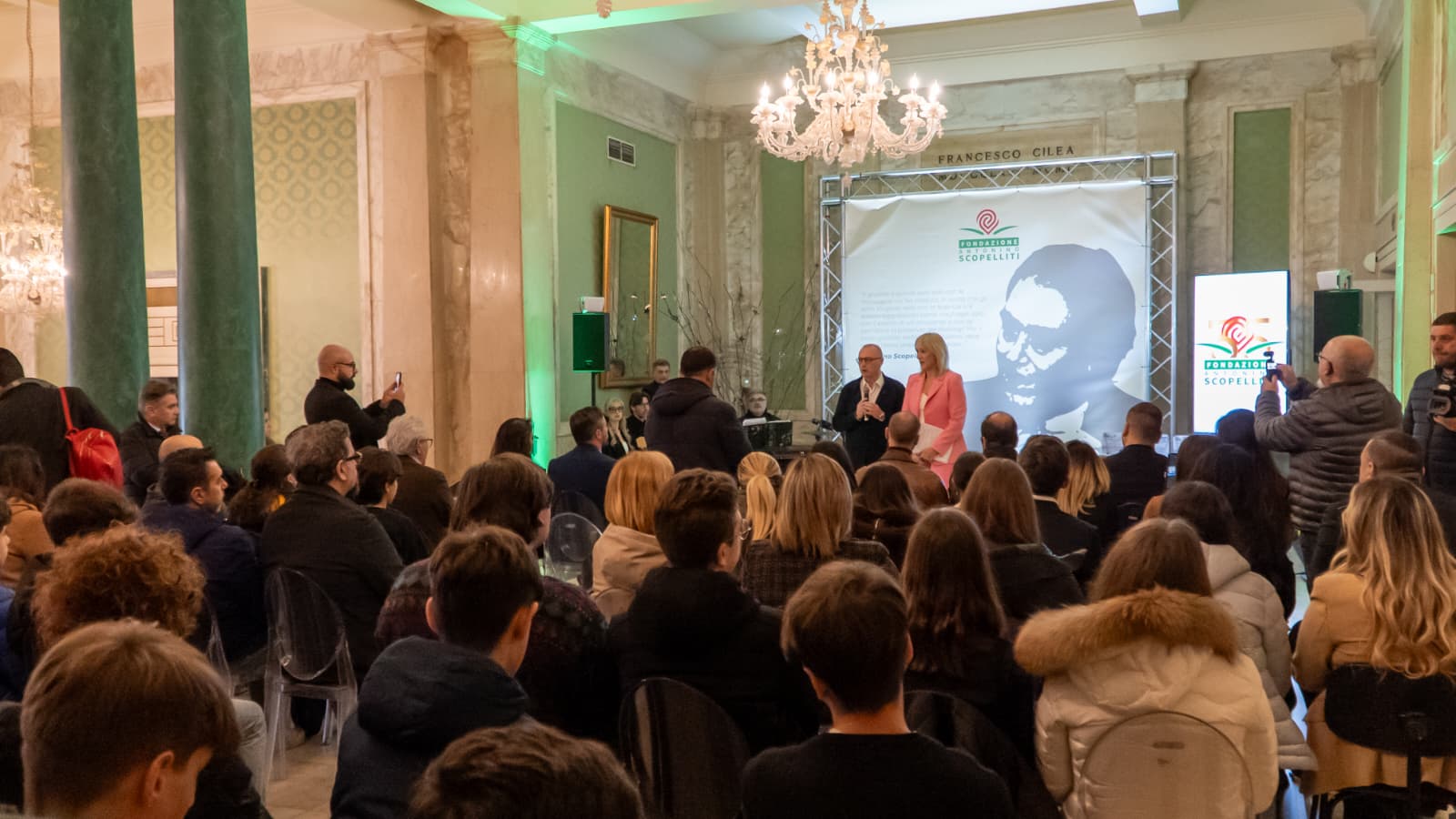 Immagine di copertina per Borse di studio della Fondazione Scopelliti, Carmelo Versace: �Investire sui giovani � il modo migliore per onorare e attualizzare la memoria del giudice Antonino Scopelliti�