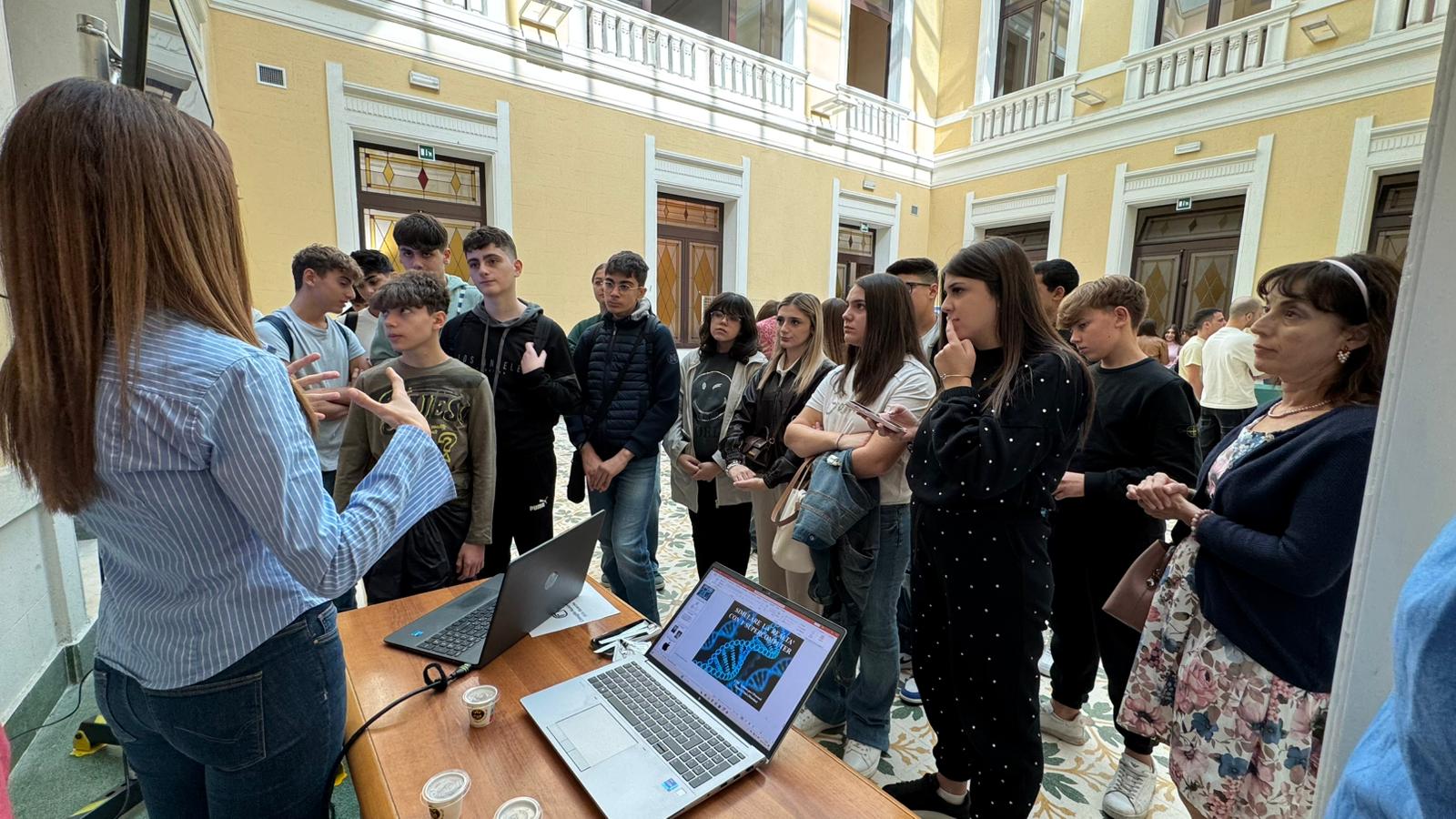 Con lapertura dei laboratori scientifici, a Reggio Calabria, parte ledizione 2025 del Festival Cosmos, scienza, cultura, societ