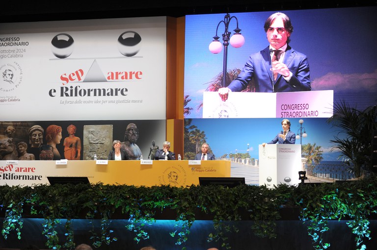 A Reggio Calabria il congresso nazionale delle Unioni di Camere penali d�Italia, il saluto del sindaco Falcomat�: �Straordinaria crescita sul piano culturale, sociale sui temi legati alla giustizia, non pi� dibattiti tra addetti ai lavori�