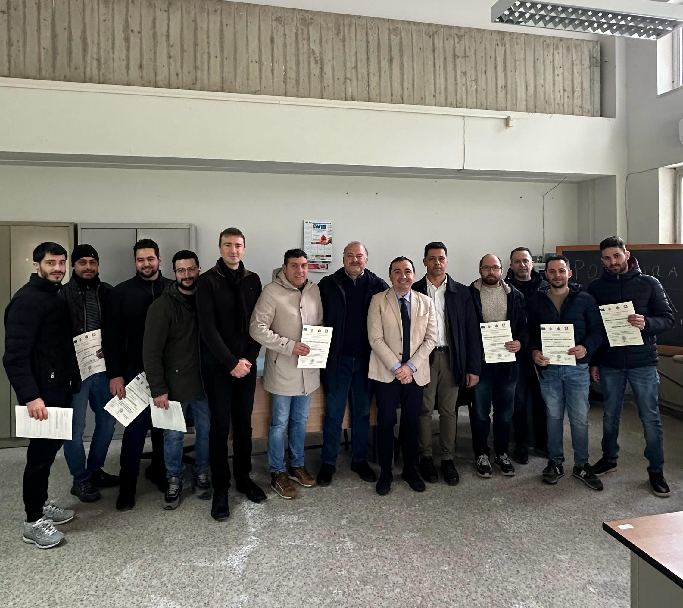 Nuovi Operatori idraulico forestali: la Citt� Metropolitana consegna gli attestati